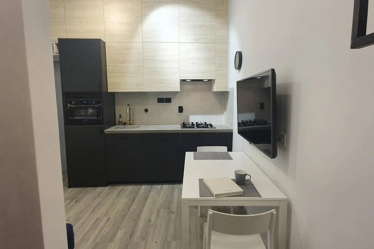 Joivy Heart Of The City 1 Bed Apt Near Castle Belvedere Genoa 0*,